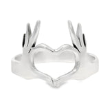 Anillo De Manos Formando Un Corazón Liso / #6
