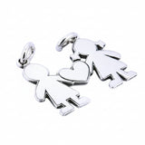 Dije De Niños Sosteniendo Un Corazón