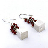 Arete Racimo Con Cubo