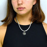 Collar Flor Piedras Preciosas Con Cordón De Seda