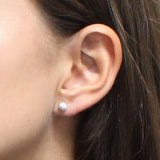 Arete Media Bola Diamantada con Broche de Bolita
