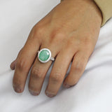 Anillo Ovalo de Piedra Natural y Circonias Esmeralda / 6