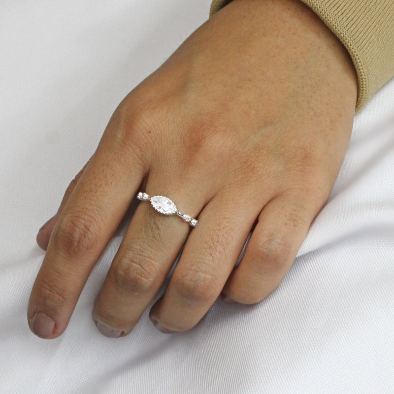 Anillo de Plata con Circonia Ovalo Rojo / 5